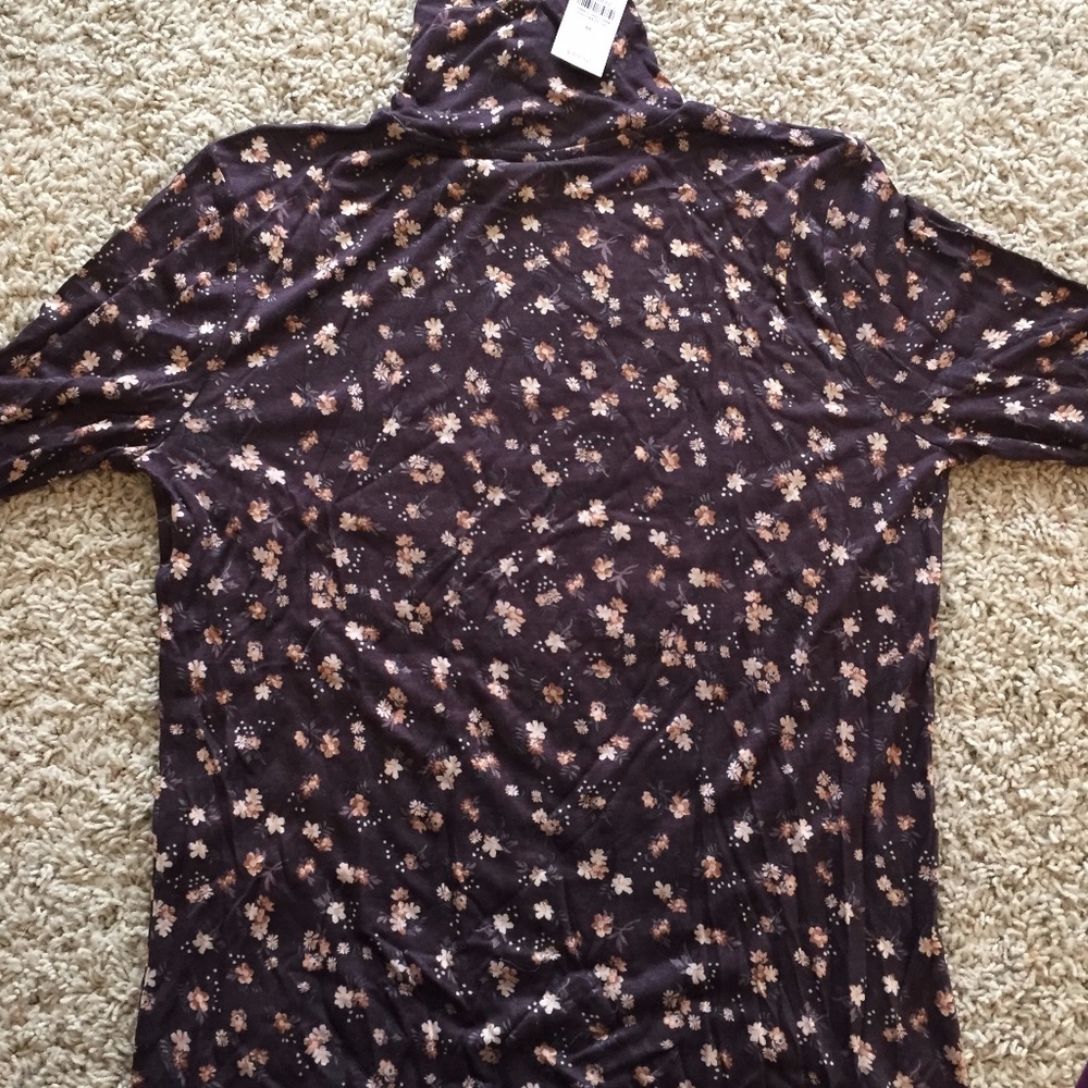 Lou and Grey Floral Turtleneck